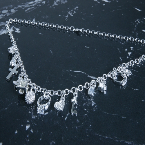 COLLANA CON 13 CHARM