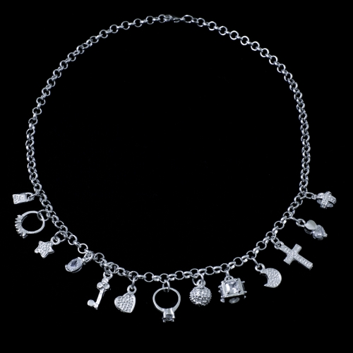 COLLANA CON 13 CHARM